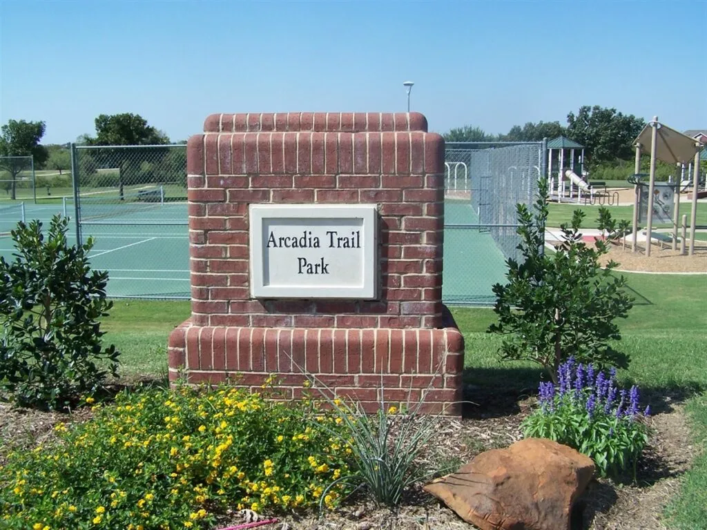 Arcadia Trail Park sign in Fort Worth